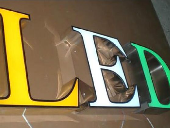 襄城介绍LED招牌的基础知识。